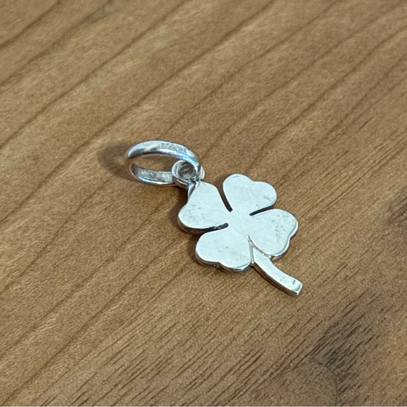 Links of London 925 Clover Charm - Picture 2 of 3